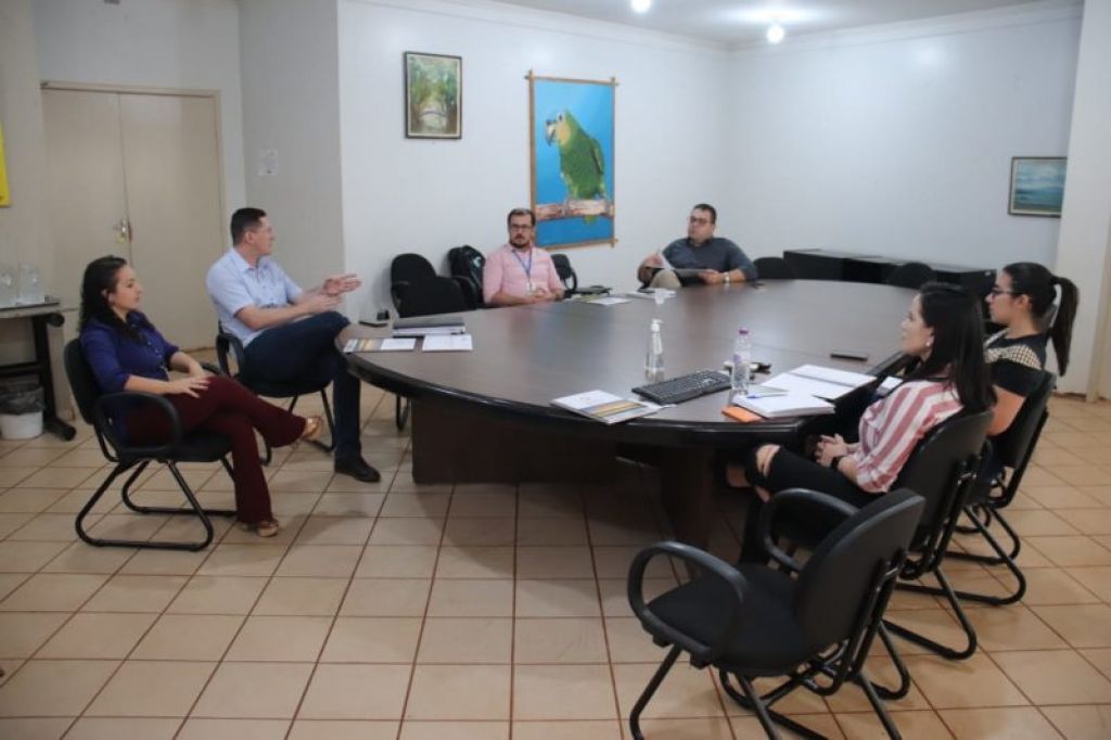 Sala de reuniões do gabinete do prefeito antes da reforma (Foto: Arquivo/Prefeitura de Dourados)