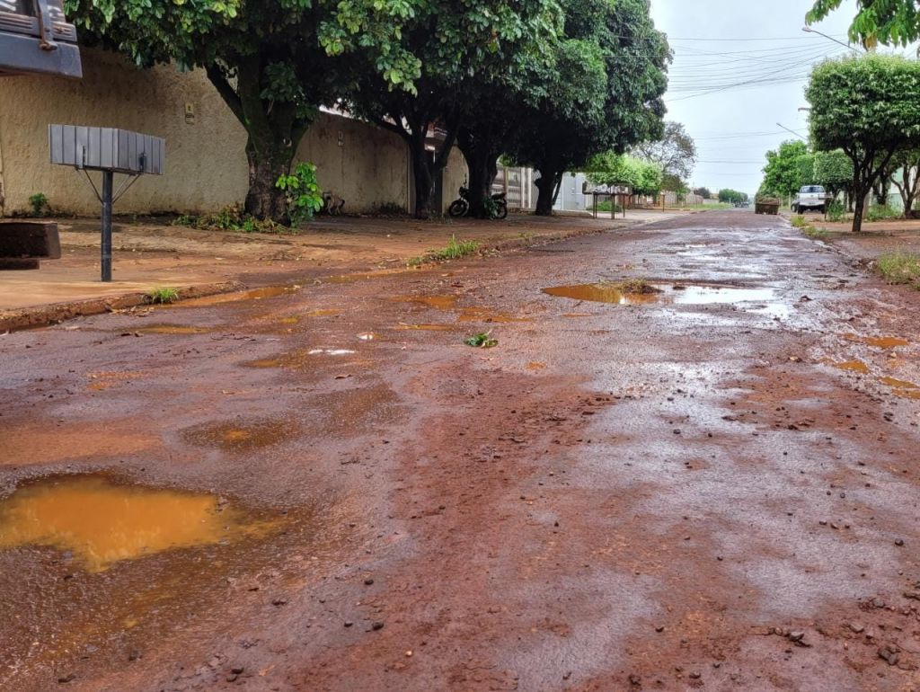 Buraqueira toma conta das ruas de Dourados apesar de contrato de R$ 8 milhões para tapa-buracos (Foto: 94FM)