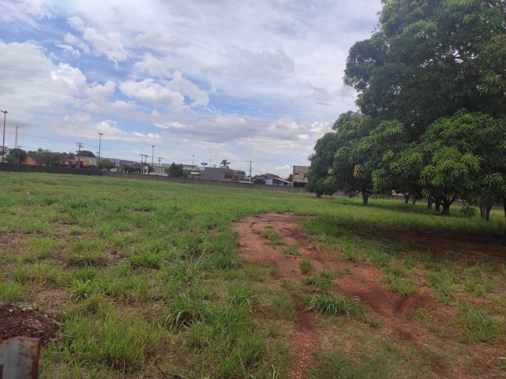 Local abrigou base de distribuição desativada em 1999 (Foto: André Bento)